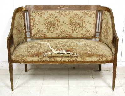 Антикварный диван модерн