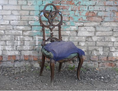 Старинный резной стул