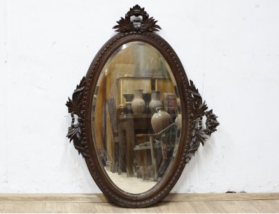 Старинное овальное зеркало