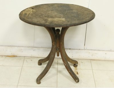 Старинный столик Братьев Тонет