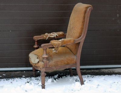 Старинное дубовое кресло