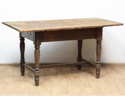 Старинный деревенский столик