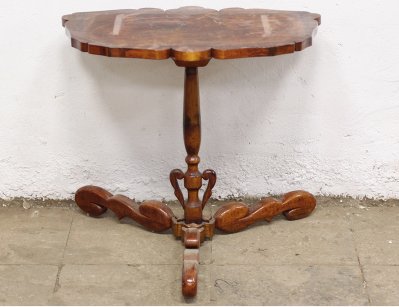 Старинный консольный столик