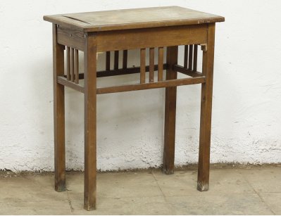 Старинный дубовый столик